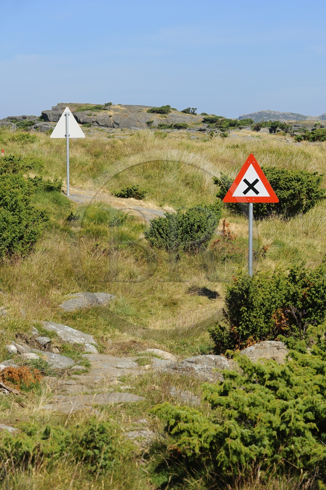 Norvège, Rogaland, région de Stavanger, Land Art sur l'île de Bru (Stavanger 2008), Crossroads de Jorn Ronnau qui marque l'emplacement de la route du tunnel