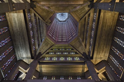 France, Seine-Maritime (76), Le Havre, Centre-ville du Havre reconstruit par Auguste Perret classé Patrimoine Mondial de l'UNESCO, Eglise Saint-Joseph, la tour-clocher vue de la nef