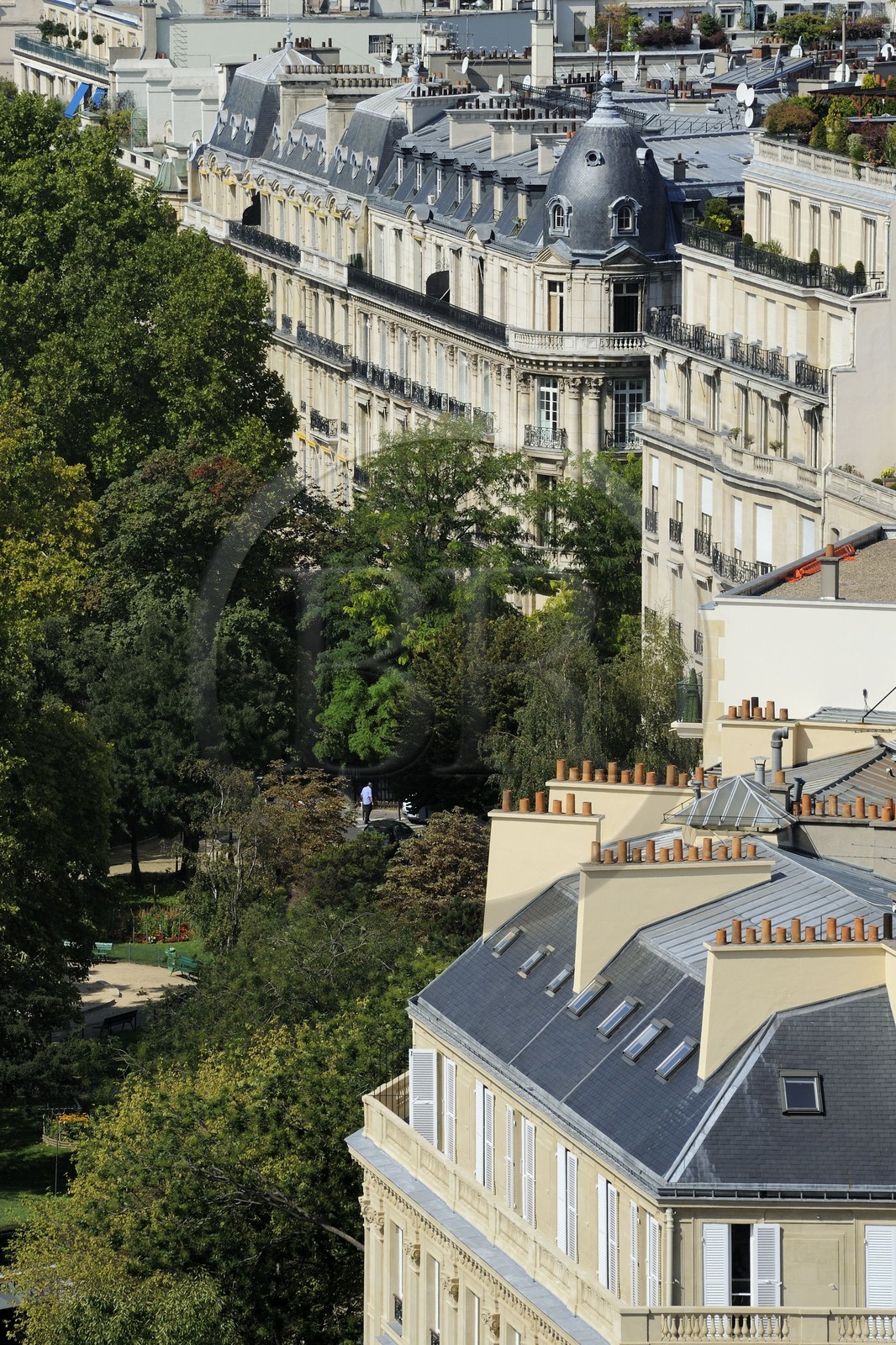 France, Paris (75), immeubles Haussmanniens de l'avenue Foch vus du haut de l'Arc de Triomphe