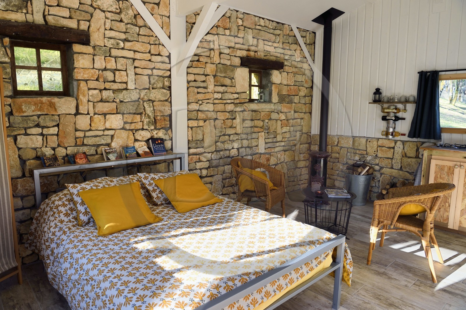 France, Charente (16), Chazelles, la cabane du camping du Buron