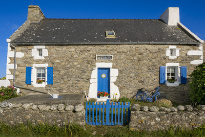 France, Finistère (29), Mer d'Iroise, Ile d'Ouessant, maison traditionnelle en pierre à kerandraon sur la cote Sud