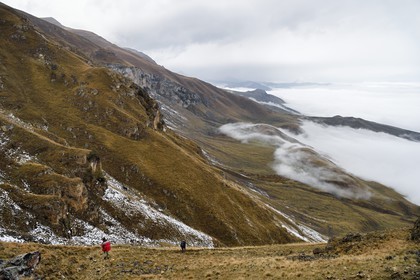 Azerbaijan, Quba (Guba) region, Greater Caucasus mountain range, hiking between the village of Giriz and Laza on Mount Gizilgaya, in the background the Russian border