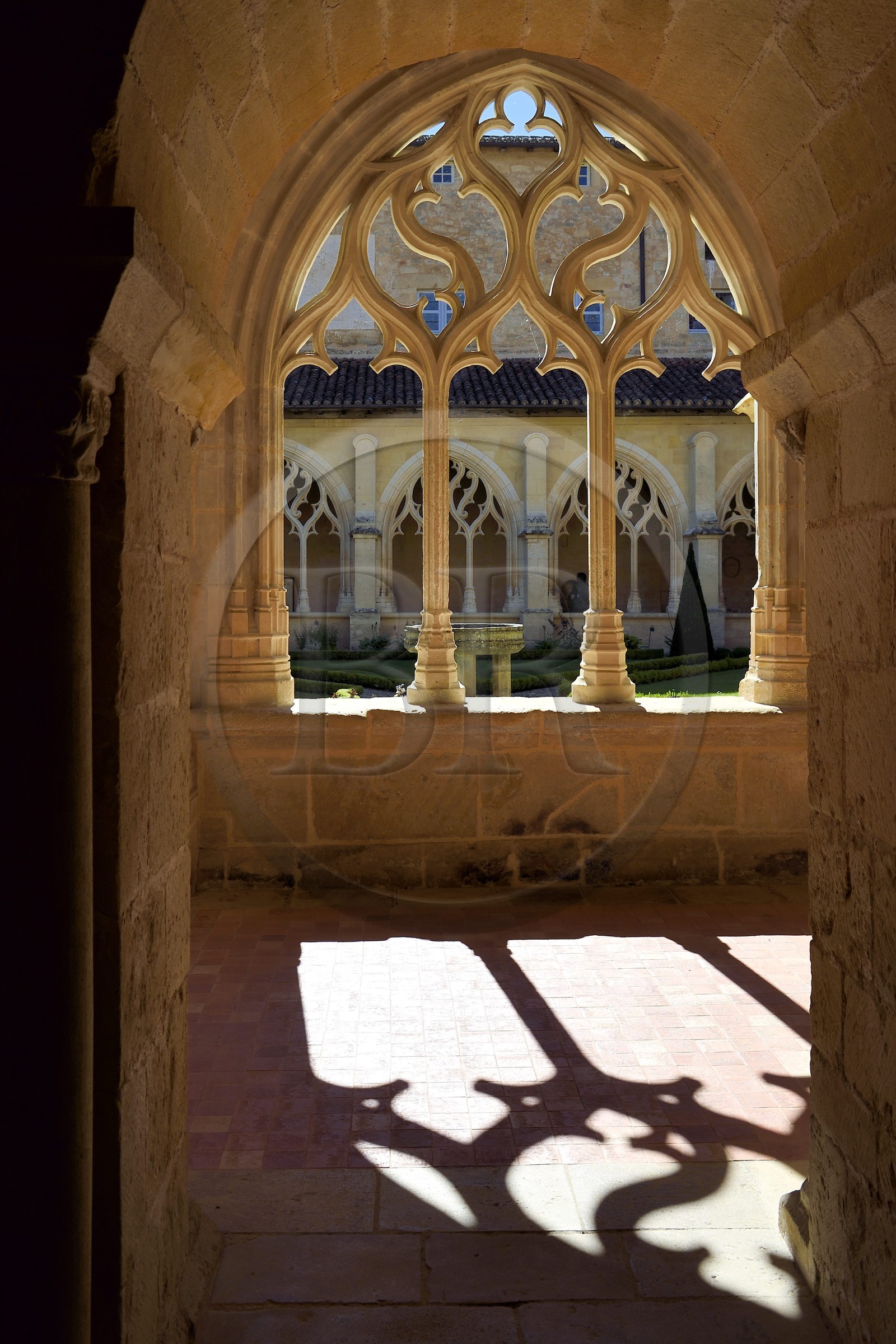 France, Dordogne (24), Périgord Noir, Le Buisson-de-Cadouin, abbaye de Cadouin, étape sur le chemin de Compostelle, site classé Patrimoine Mondial de l'UNESCO, le cloitre du XVe siècle