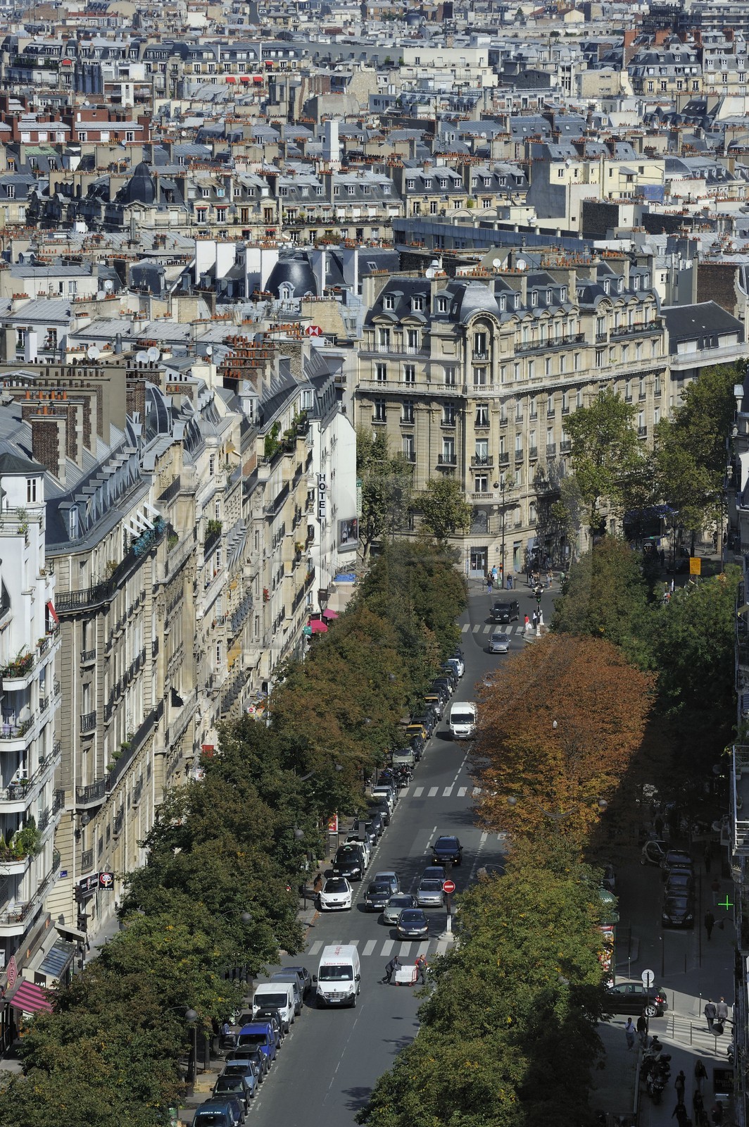 France, Paris (75), l'avenue Mac-Mahon vu du haut de l'Arc de Triomphe