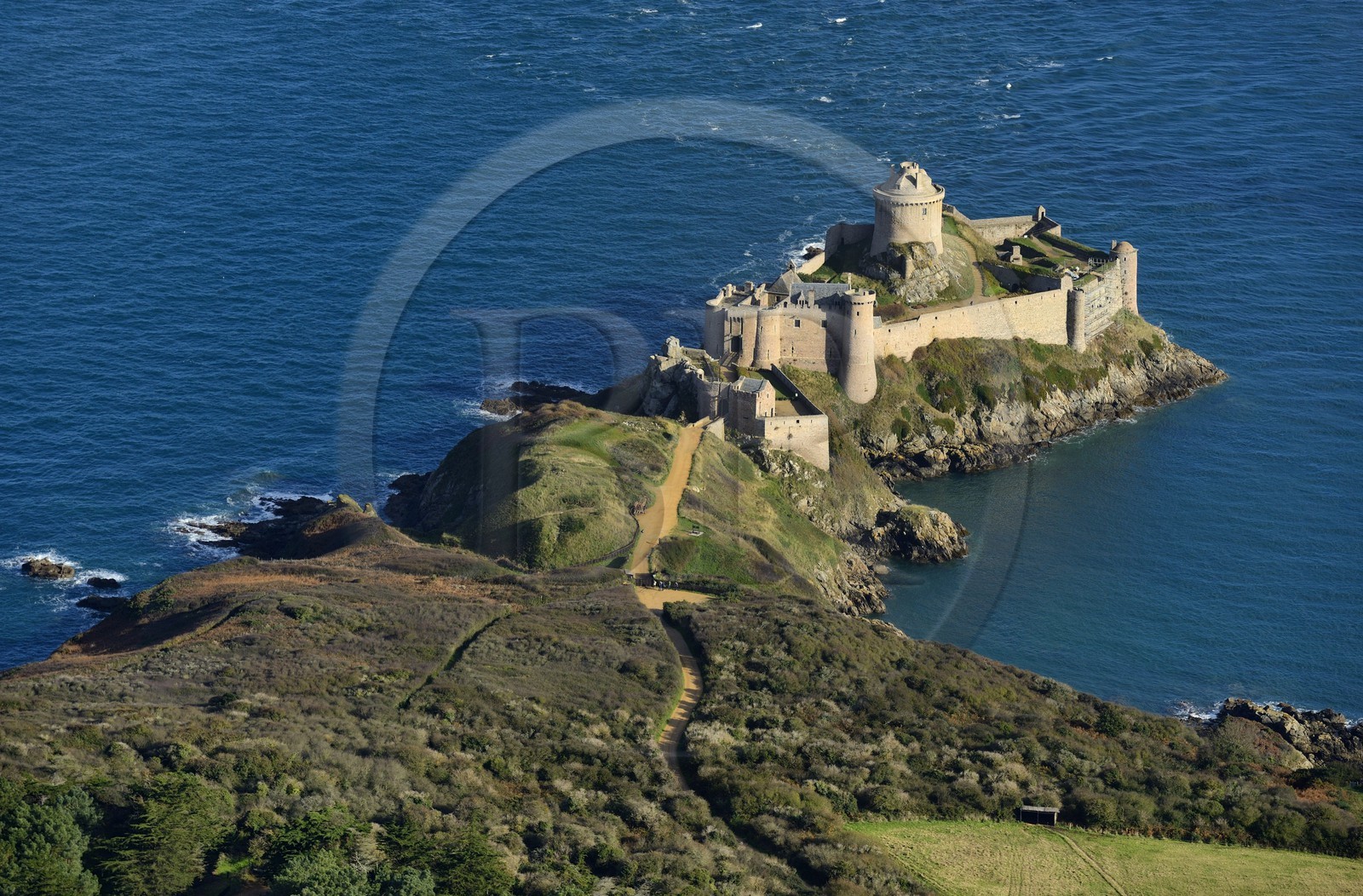 France, Côtes-d'Armor (22), Plévenon, Fort La Latte XIIIe et XIVe siècles (vue aérienne)