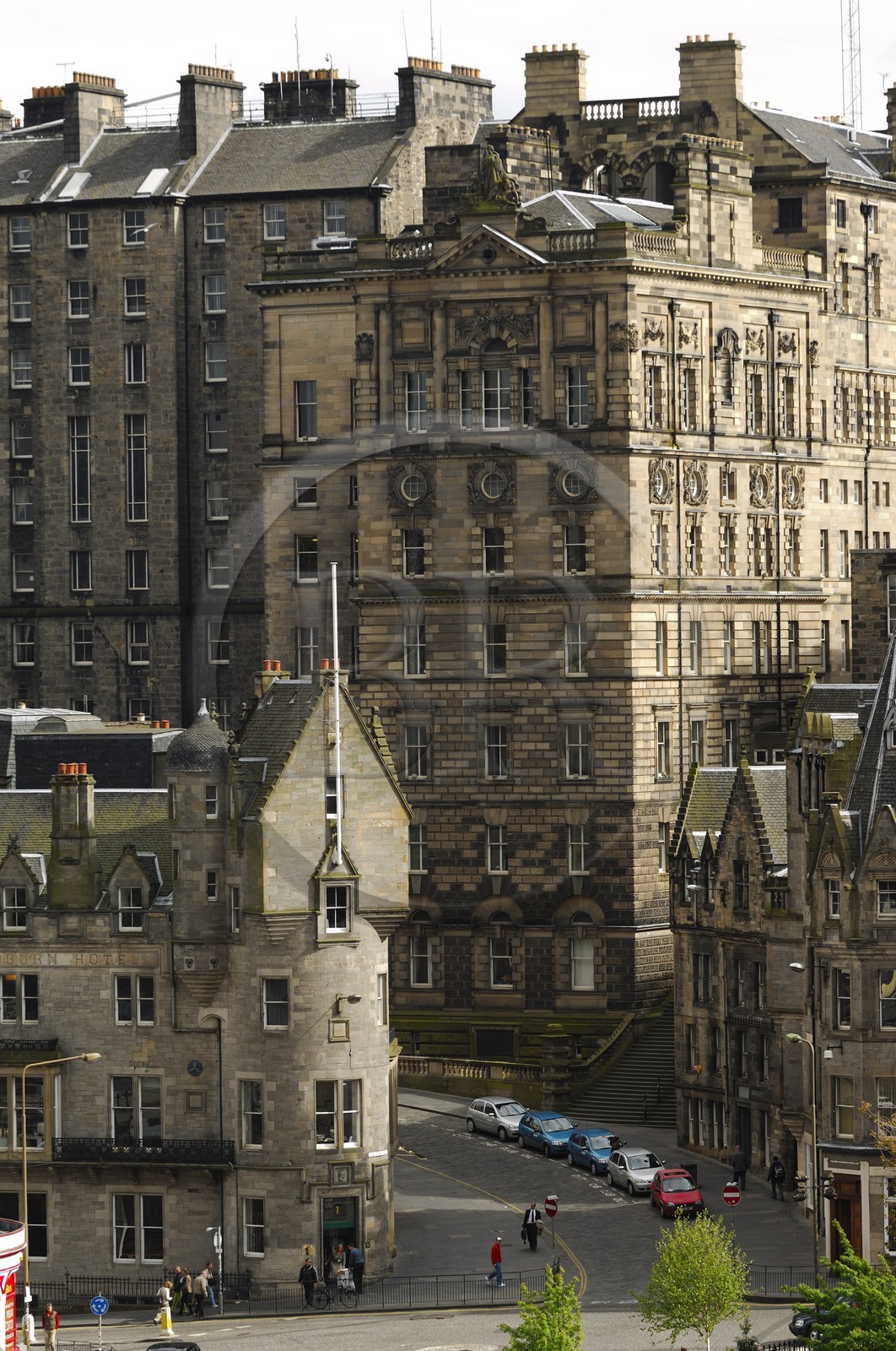Royaume-Uni, Ecosse, Edimbourg, une des rues qui montent vers Old Town depuis Princes Street Gardens
