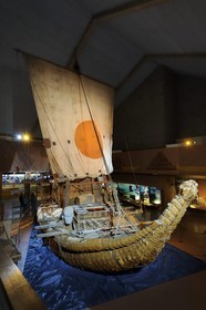 Norvège, Oslo, presqu'île de Bygdoy, musée du Kon-Tiki, radeau Ra II de Thor Heyerdahl, réplique d'un ancien bateau égyptien en papyrus sur lequel l'explorateur a traversé l'Atlantique en 1970