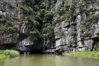 Vietnam, Ninh Binh province nicknamed Inland Halong Bay, small boat trip in Tam Coc