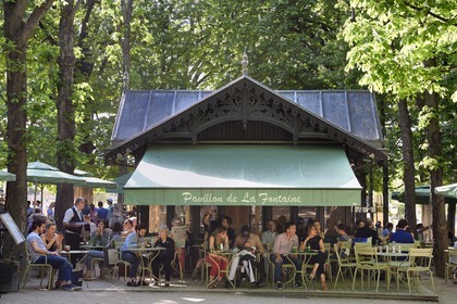 France, Paris, jardin du Luxembourg (garden of Luxembourg), Pavillon de la Fontaine outside cafe in the Park