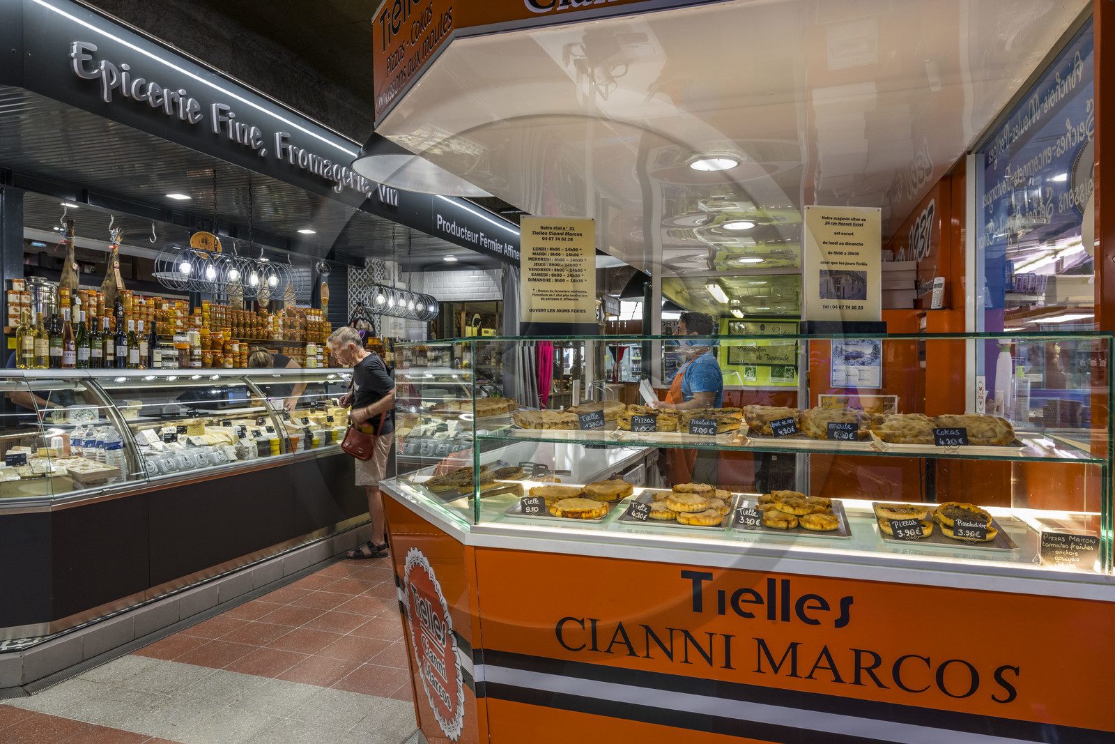 France, Hérault (34), Sète, Les Halles, marché couvert, fabricant et vendeur de Tielles