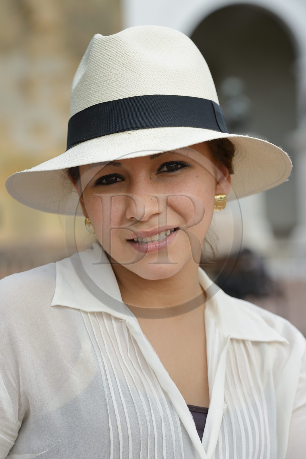 Panama, Panama City, district historique classé Patrimoine Mondial de l'UNESCO, quartier de Casco Antiguo (Viejo), femme portant un chapeau Panama