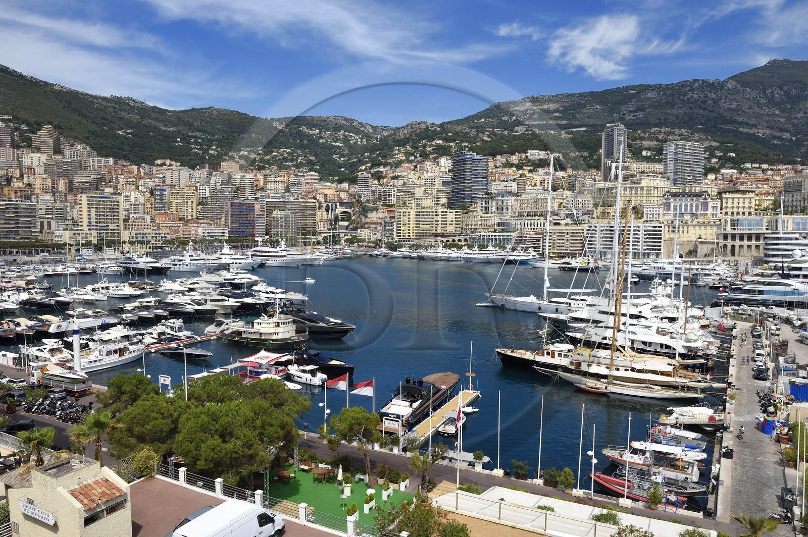 Principauté de Monaco, Monaco, yachts amarrés à port Hercule
