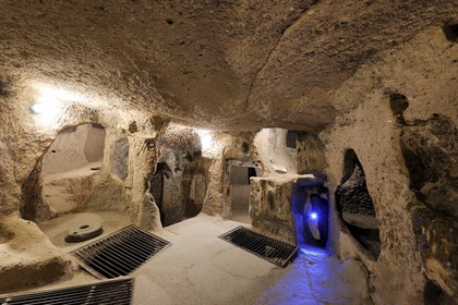 Turquie, Anatolie Centrale, province de Nevsehir, Cappadoce classée Patrimoine Mondial de l'UNESCO, ville sousterraine de Kaymakli de huit niveaux, le magasin commun d'entreposition de fruits et légumes