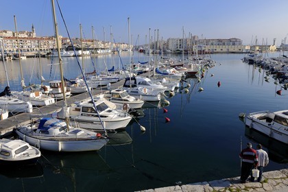France, Herault, Sete, the St. Louis decanal church overlooking the canal Royal (Royal Canal) seen from the jetty St. Louis (Mole St. Louis)