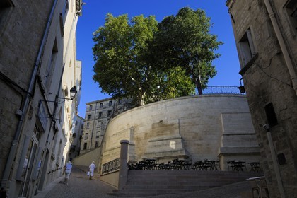 France, Hérault (34), Montpellier, centre historique, l'Ecusson, la rue Saint Pierre en dessous de la place du Canourgue