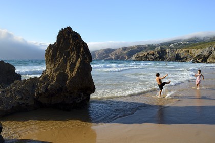 Portugal, région de Lisbonne, Cascais, petite plage sauvage de Abano au nord de la plage de Guincho sur la côte d'Estoril