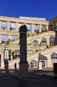 France, Hérault (34), Montpellier, quartier Antigone de l'architecte Ricardo Bofill, les Echelles de la Ville abritent la médiathèque Federico Fellini