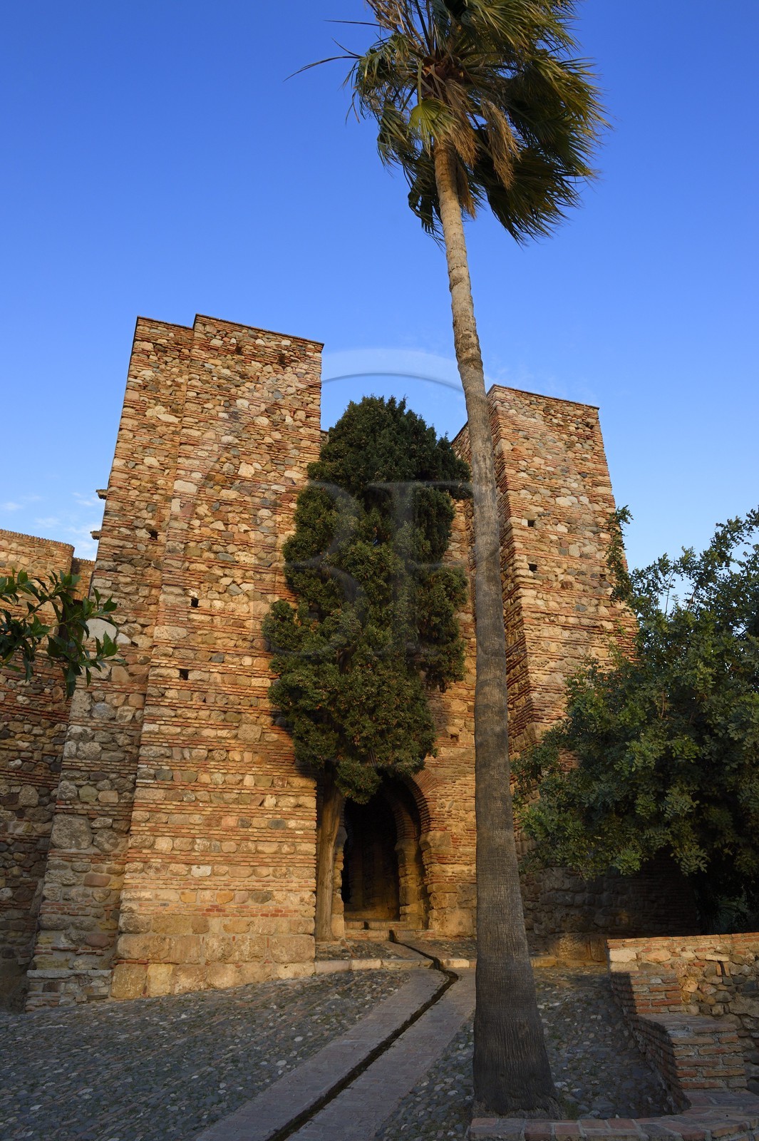 Espagne, Andalousie, Malaga, la Alcazaba, la porte des Chambres de Grenades qui communique avec l'enceinte intérieure