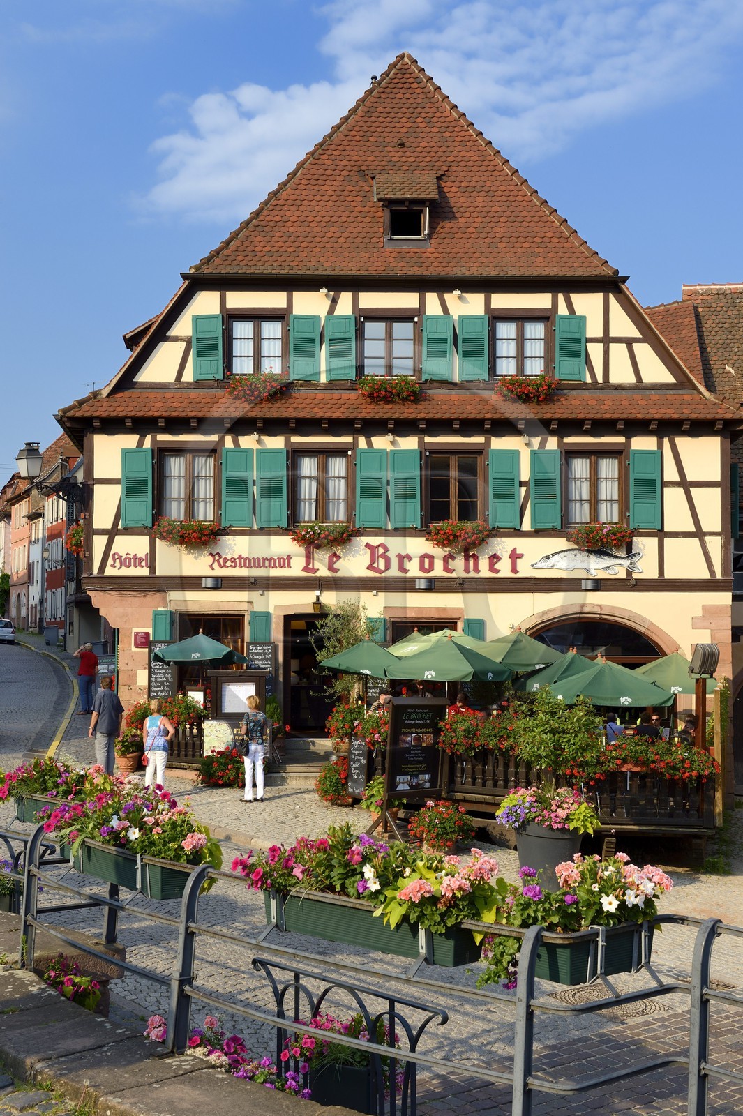 France, Bas-Rhin (67), Barr, Place de l'Hotel de ville, restaurant Le Brochet