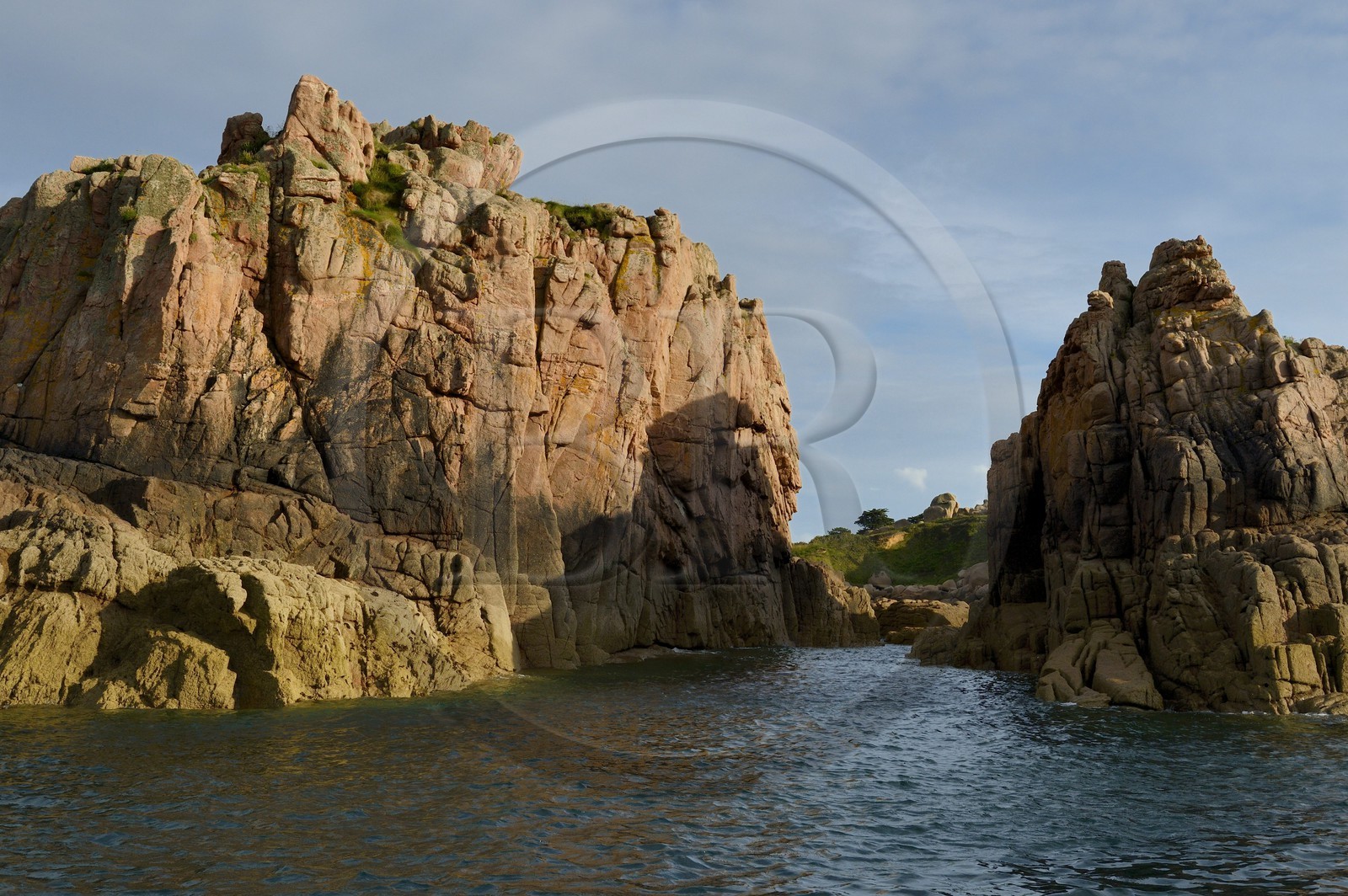 France, Côtes-d'Armor (22), Côte de Granit Rose, Perros-Guirec, Ploumanac'h, la pointe de Squewel France, Cotes-d'Armor, Cote de Granit Rose (the Pink Granite coast), Perros Guirec, Ploumanach, Pointe de Squewel