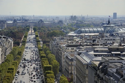 France, Paris (75), l'axe royal de la Concorde à La Défense vu du haut de l'Arc de Triomphe
