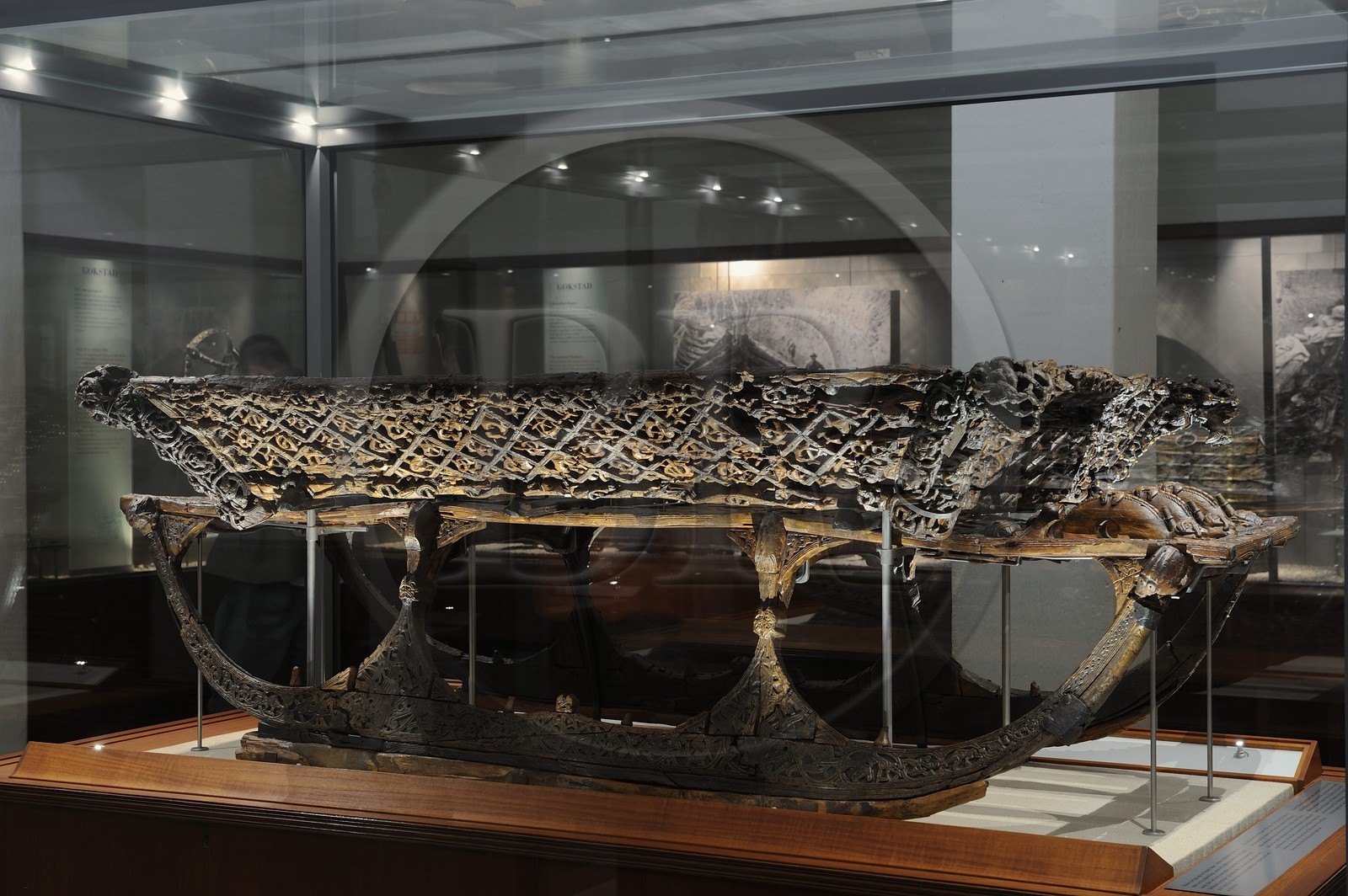 Norvège, Oslo, presqu'île de Bygdoy, musée des Bateaux vikings, objets trouvés dans la tombe d'Oseberg (9ème siècle), traineau