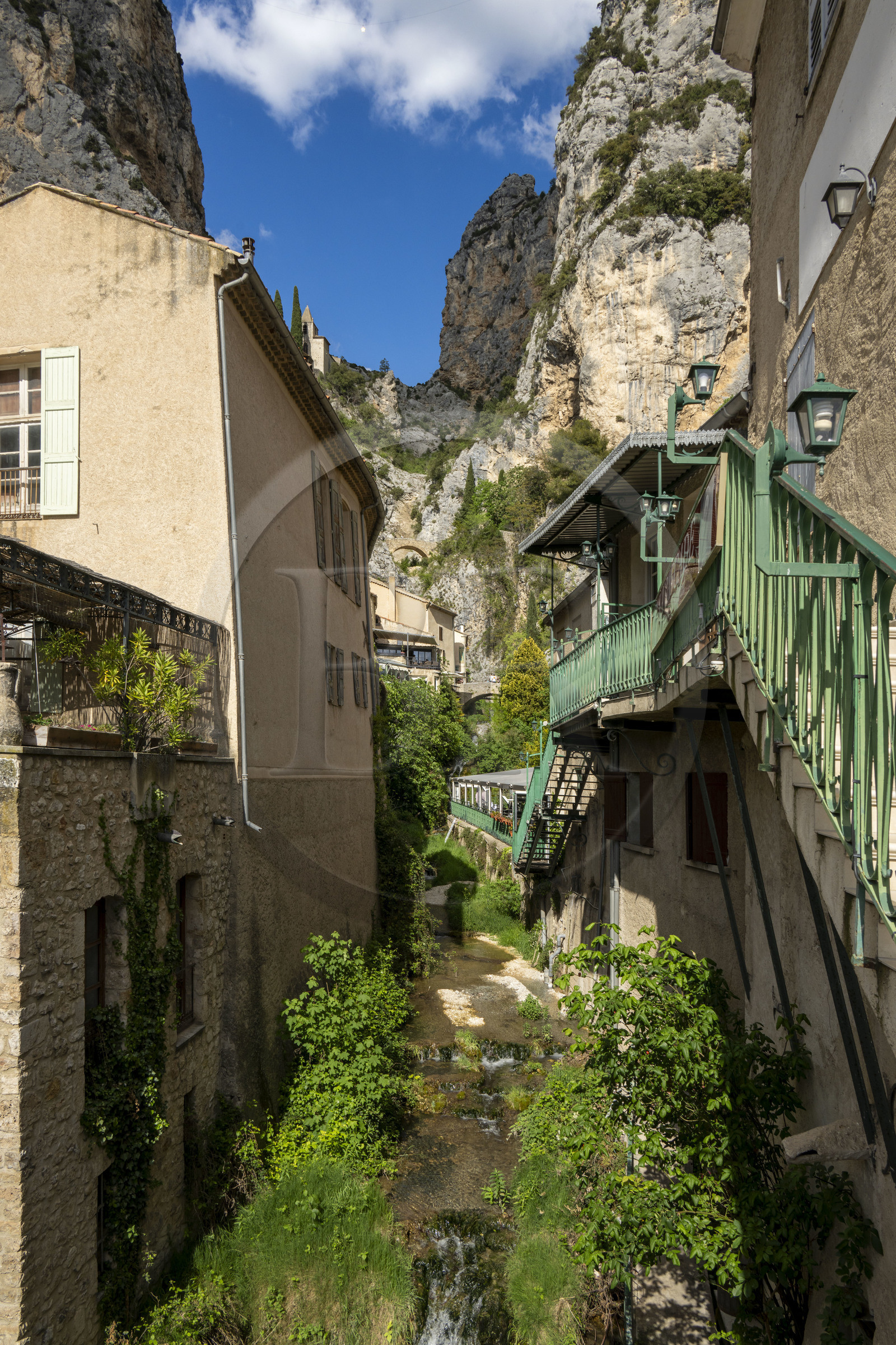 France, Alpes-de-Haute-Provence (04), Parc Naturel Régional du Verdon, Moustiers-Sainte-Marie, labellisé Les Plus Beaux Villages de France
