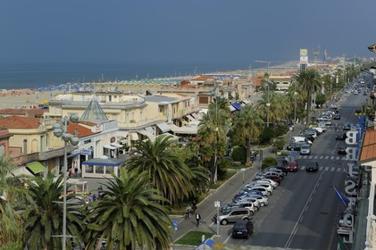 Italy, Tuscany, province of Lucca, seaside resort of Viareggio, the Passeggiata or promenade with its cafés and shops