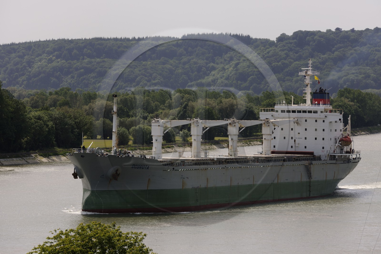 France, Seine-Maritime (76), Caudebec-en-Caux, bateau de haute mer Bulk Carrier Dobrota remontant la Seine en direction du port de Rouen