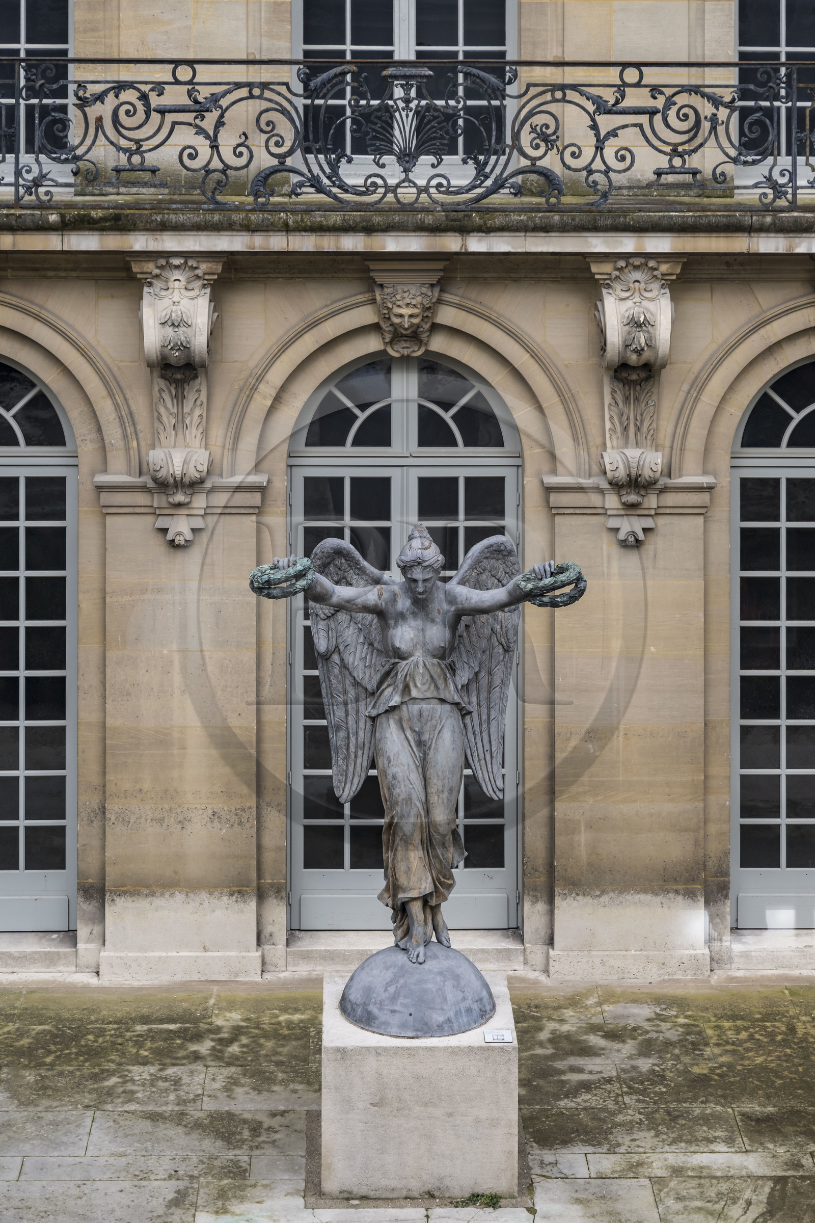 France, Paris (75), quartier du Marais, Musée Carnavalet, statue original de la Victoire qui trône au sommet de la fontaine du Palmier sur la place du Châtelet