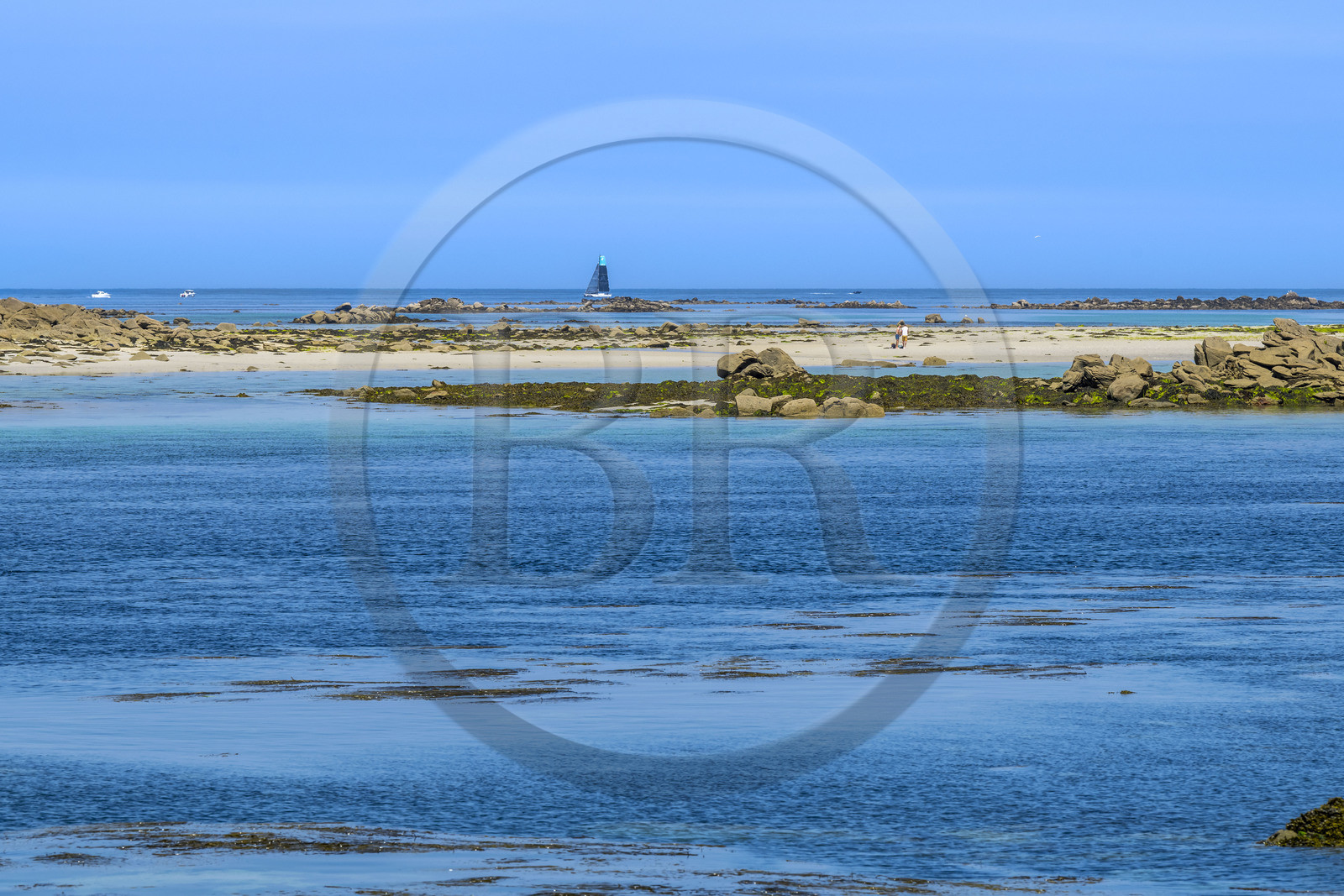 France, Finistère, Ponant Islands, Ile de Batz (Batz Island), the beach at low tide