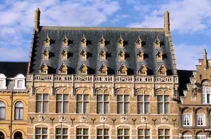 Belgium, West Flanders, Ypres (Ieper), house on the main square Grand' place