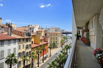 France, Var, Toulon, Saint Francois de Paule Church at the corner of Avenue de la Republique and Place Louis Blanc, on the right the back of the building bars La Frontale designed by De Mailly following the bombardments of 1944