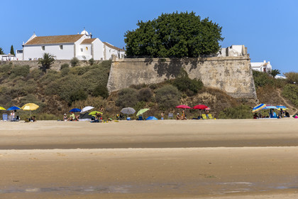 Portugal, Algarve, Ria Formosa Nature Park, Tavira, fortress of the village of Cacela Velha