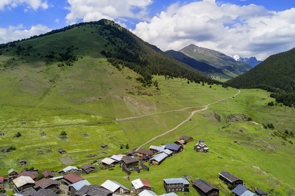Géorgie, Kakheti, Parc national de Touchétie, village de Shenako (vue aérienne)