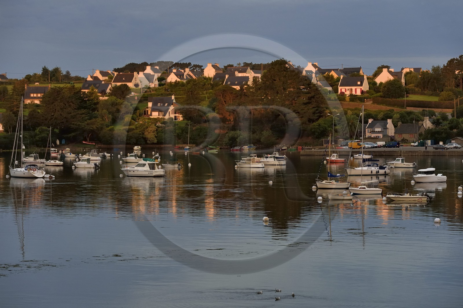 France, Finistère (29), Lannilis, Saint-Pabu face à Prat Ar Coum dans l'Aber Benoit