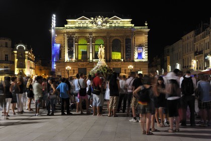 France, Hérault (34), Montpellier, Place de la Comédie, l'Opéra et la Fontaine des Trois Grâces