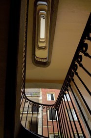 France, Rhône (69), Lyon, site historique classé Patrimoine Mondial de l'UNESCO, quartier de la Croix-Rousse, traboule reliant le 14 rue René Leynaud au 13 rue des Capucins, le réseau de Resistance Combat a utilisé cette traboule