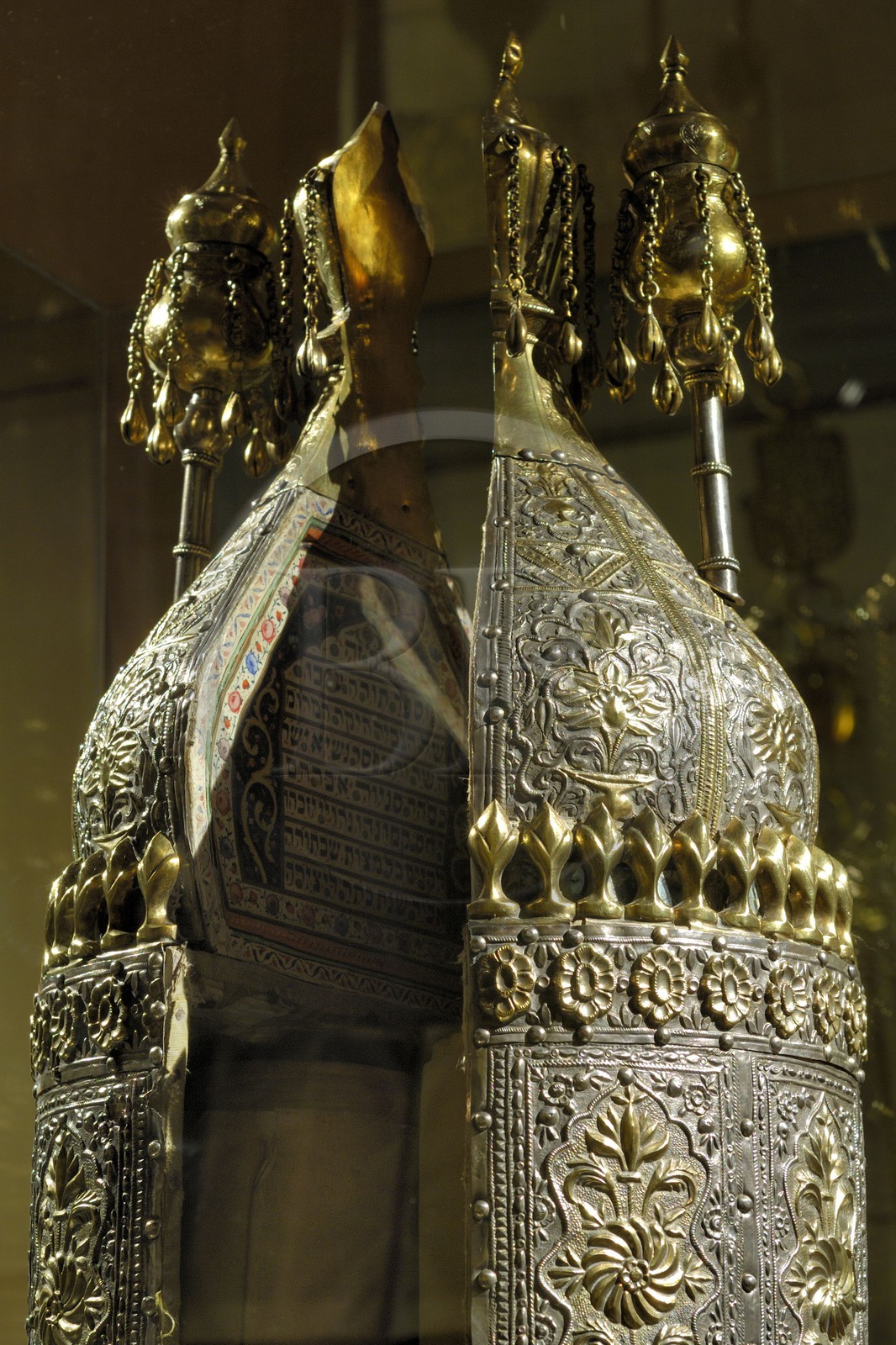 France, Paris (75), le Musée d'Art et d'Histoire du Judaïsme dans l'Hôtel de Saint-Aignan, Arche sainte et rouleau de Torah