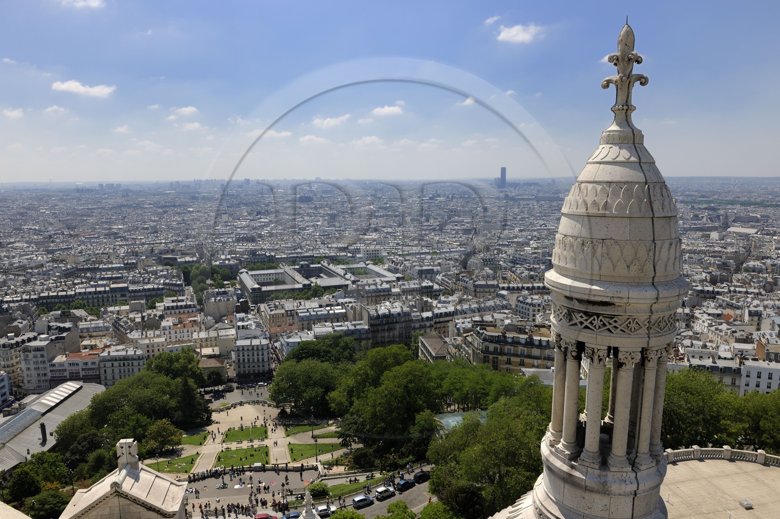France, Paris (75), Montmartre, vue de Paris depuis la basilique du Sacré-Cœur de l'architecte Paul Abadie achevée en 1914