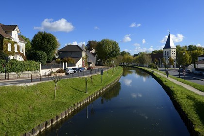 France, Seine-et-Marne (77), Claye-Souilly, le canal de l'Ourcq