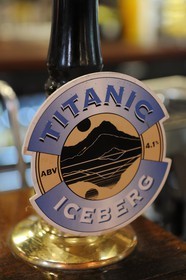 Royaume-Uni, Irlande du Nord, Belfast, quartier de la cathedrale, le John Hewitt pub, bières de microbrasseries créées en hommage au Titanic et à la White Star