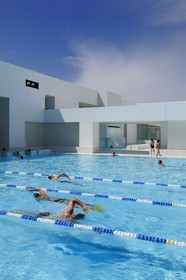 France, Seine-Maritime (76), Le Havre, la piscine les Bains des Docks crée par l'architecte Jean Nouvel