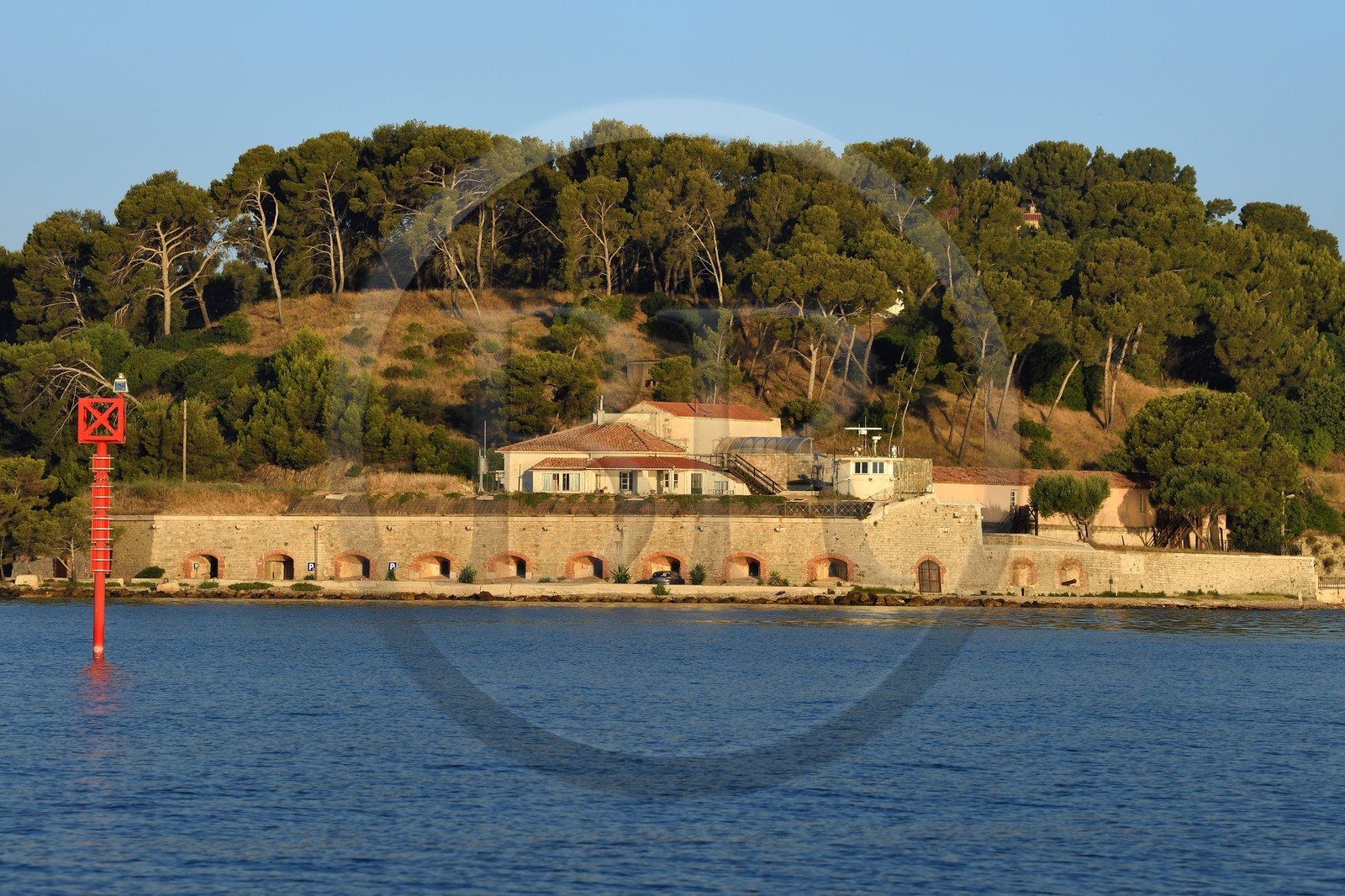 France, Var (83), la rade de Toulon, La Seyne-sur-Mer, le Fort de l'Eguillette sur la corniche Bonaparte