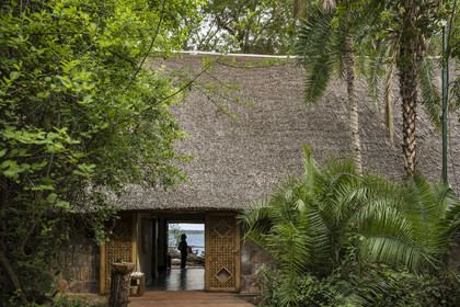 Rwanda, Parc national de l'Akagera, Ruzizi Tented Lodge en bordure du lac Ihema, le salon dans le batiment principal