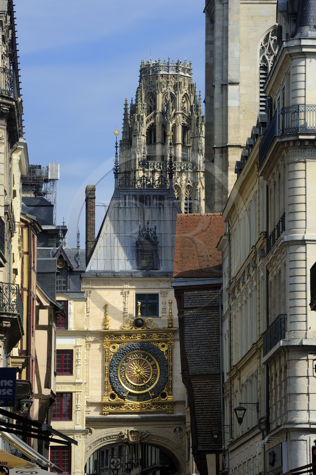 France, Seine-Maritime (76), Rouen, rue du Gros Horloge dans le centre historique