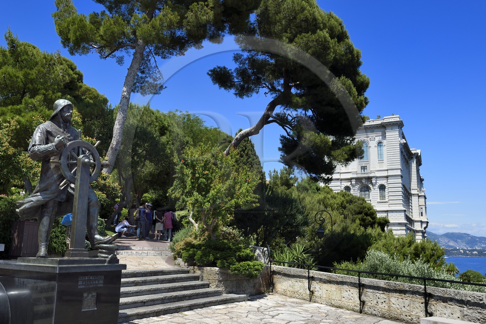 Principauté de Monaco, Monaco, le musée océanographique sur le Rocher depuis le Jardin Saint Martin