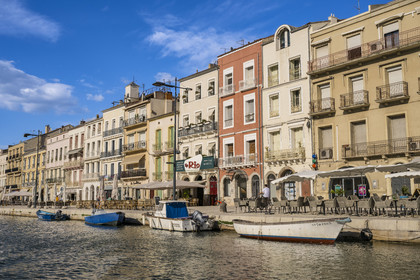 France, Hérault (34), Sète, Canal royal, suites d'artistes The Marcel au-dessus de l'ancien cinéma le Rio sur le quai Léopold Suquet dans le Cadre royal