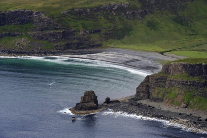 Royaume-Uni, Ecosse, Highland, Hébrides intérieures, Ile de Skye, les falaises abruptes de la côte Ouest de la péninsule de Minginish à Talisker Bay (vue aérienne)