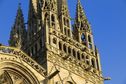 France, Finistère (29), Quimper, cathédrale Saint-Corentin, la statue équestre du roi Gradlon